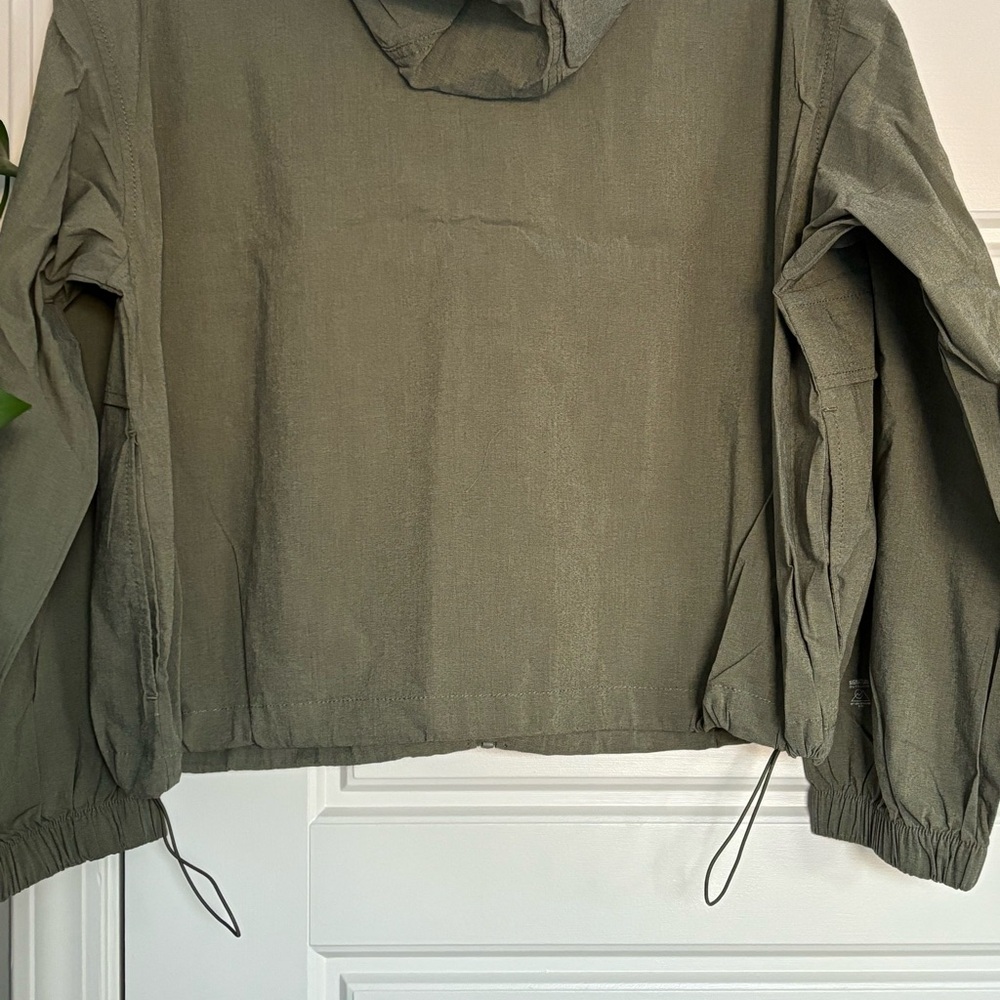 • NWT! [Levi’s] Lightweight Parka • - Picture 10 of 10
